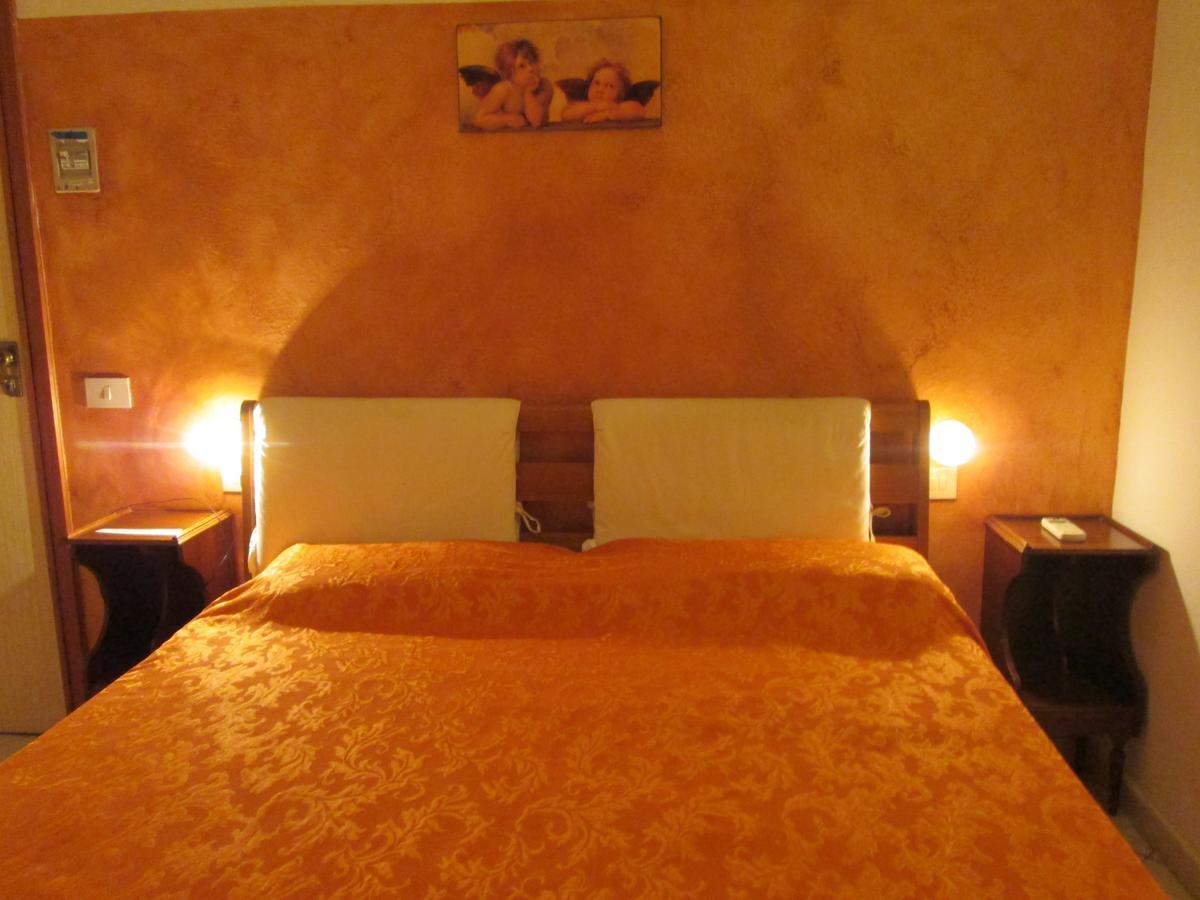 B&B Regina Margherita Piombino Rum bild
